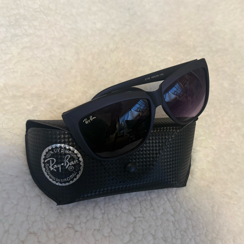 Ray-Ban Dark Frame Sunglasses